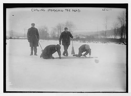 PovijesnaFindings Foto: Označavanje glave za tinejdžer na kovrčavom polju, četiri muškarca, snijega, metle